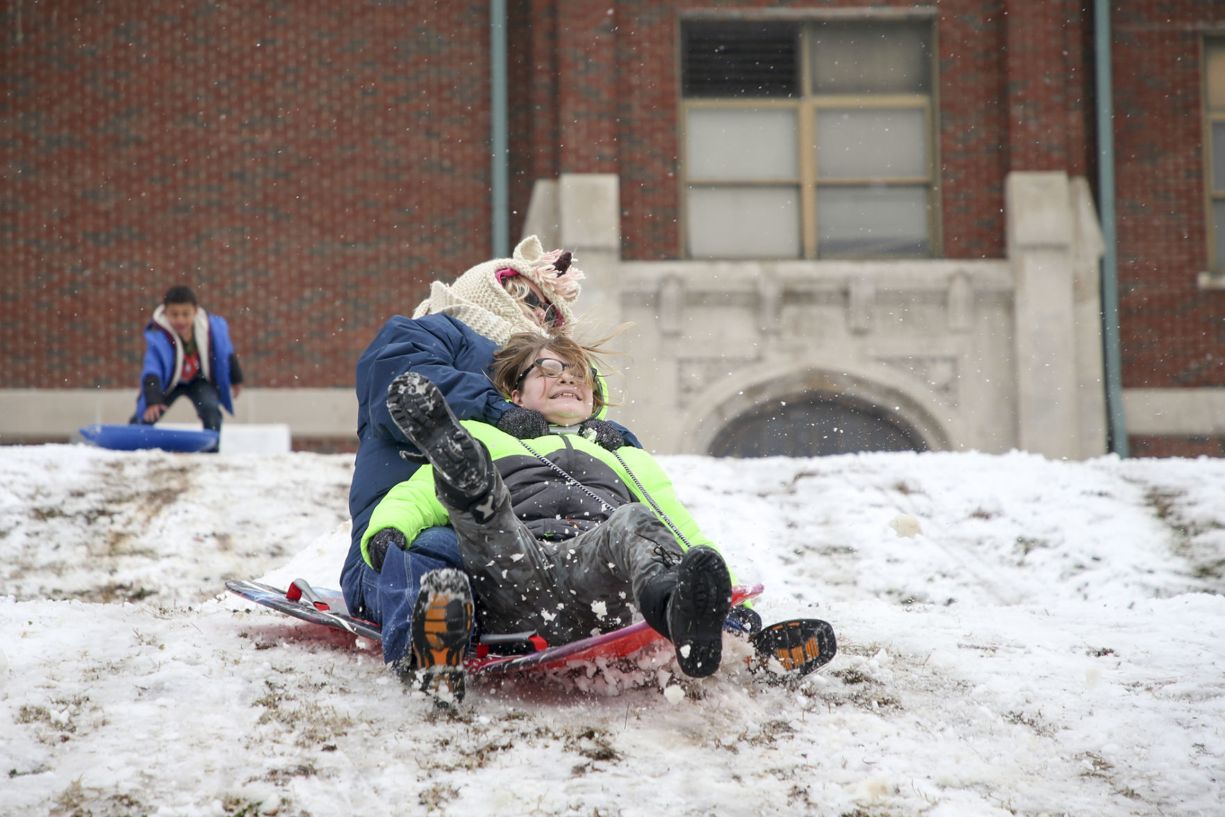 Snow falls on Tulsa area, northeast Oklahoma